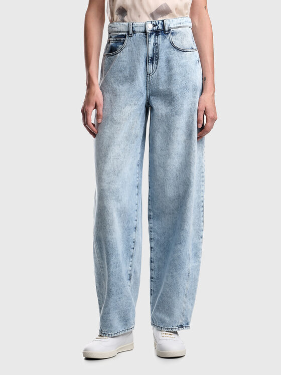 Relaxed-fit jeans with patch pockets - 1